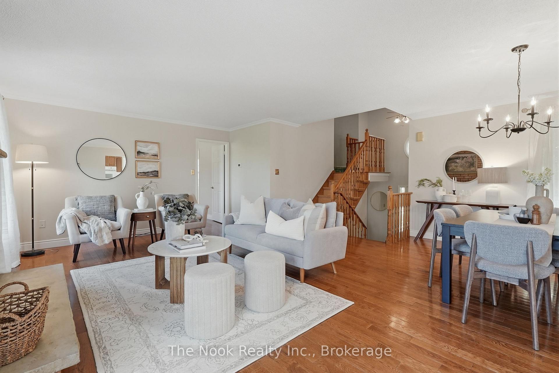 Photo 6 of 45 Bernick Crescent, Whitchurch-Stouffville, Stouffville — HOMEH
