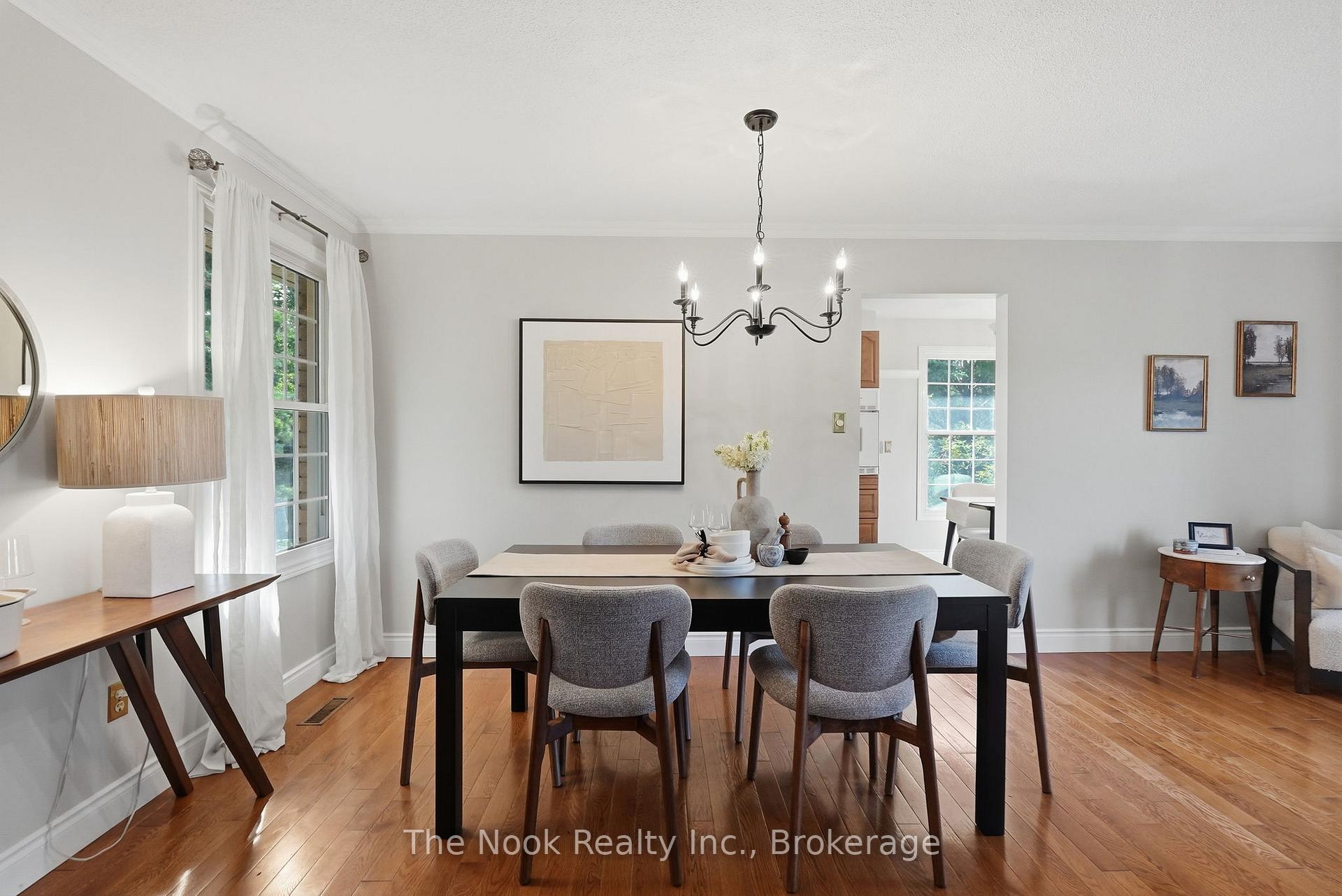 Photo 10 of 45 Bernick Crescent, Whitchurch-Stouffville, Stouffville — HOMEH
