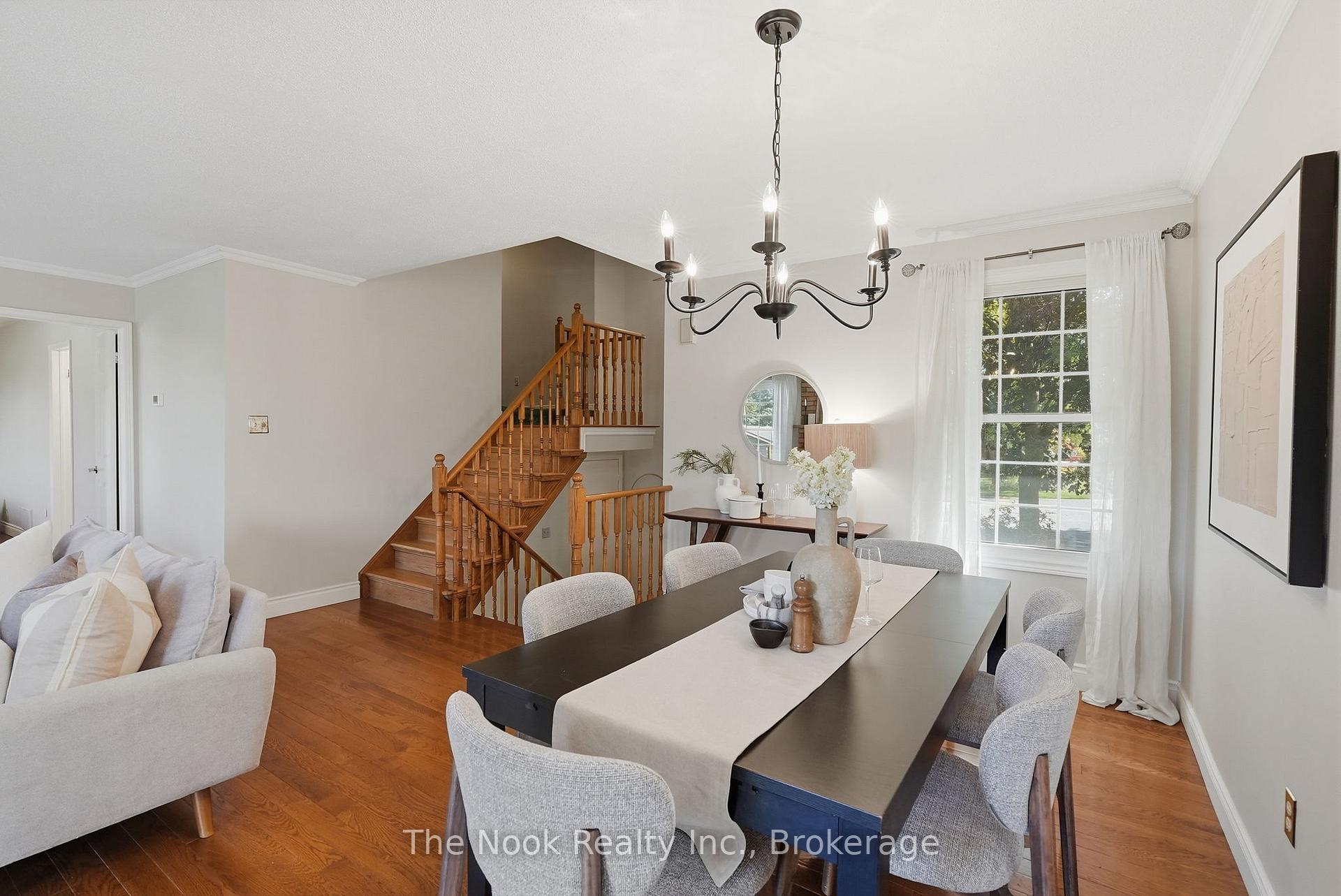 Photo 12 of 45 Bernick Crescent, Whitchurch-Stouffville, Stouffville — HOMEH