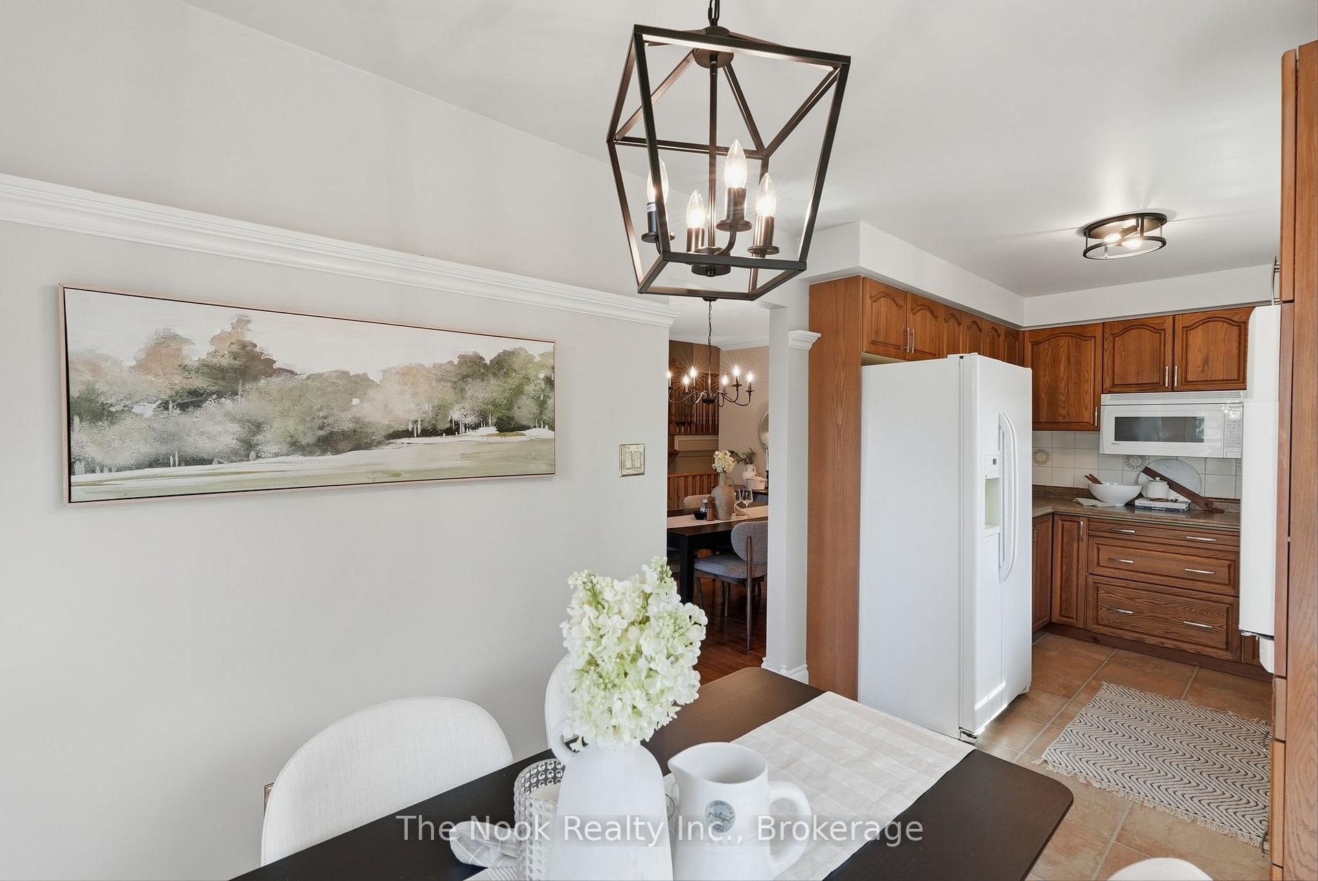 Photo 15 of 45 Bernick Crescent, Whitchurch-Stouffville, Stouffville — HOMEH