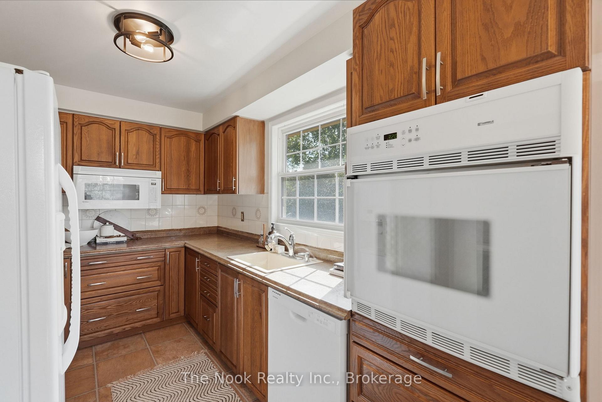 Photo 17 of 45 Bernick Crescent, Whitchurch-Stouffville, Stouffville — HOMEH