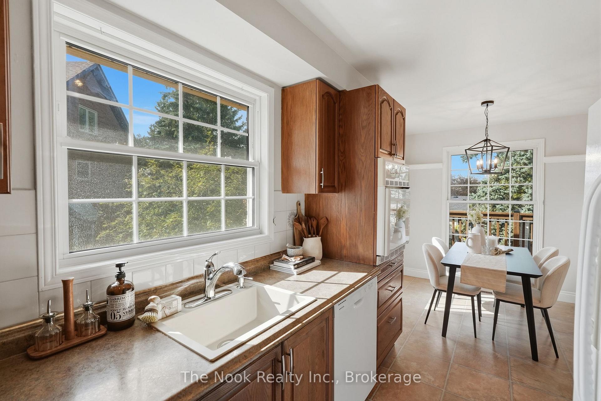 Photo 19 of 45 Bernick Crescent, Whitchurch-Stouffville, Stouffville — HOMEH