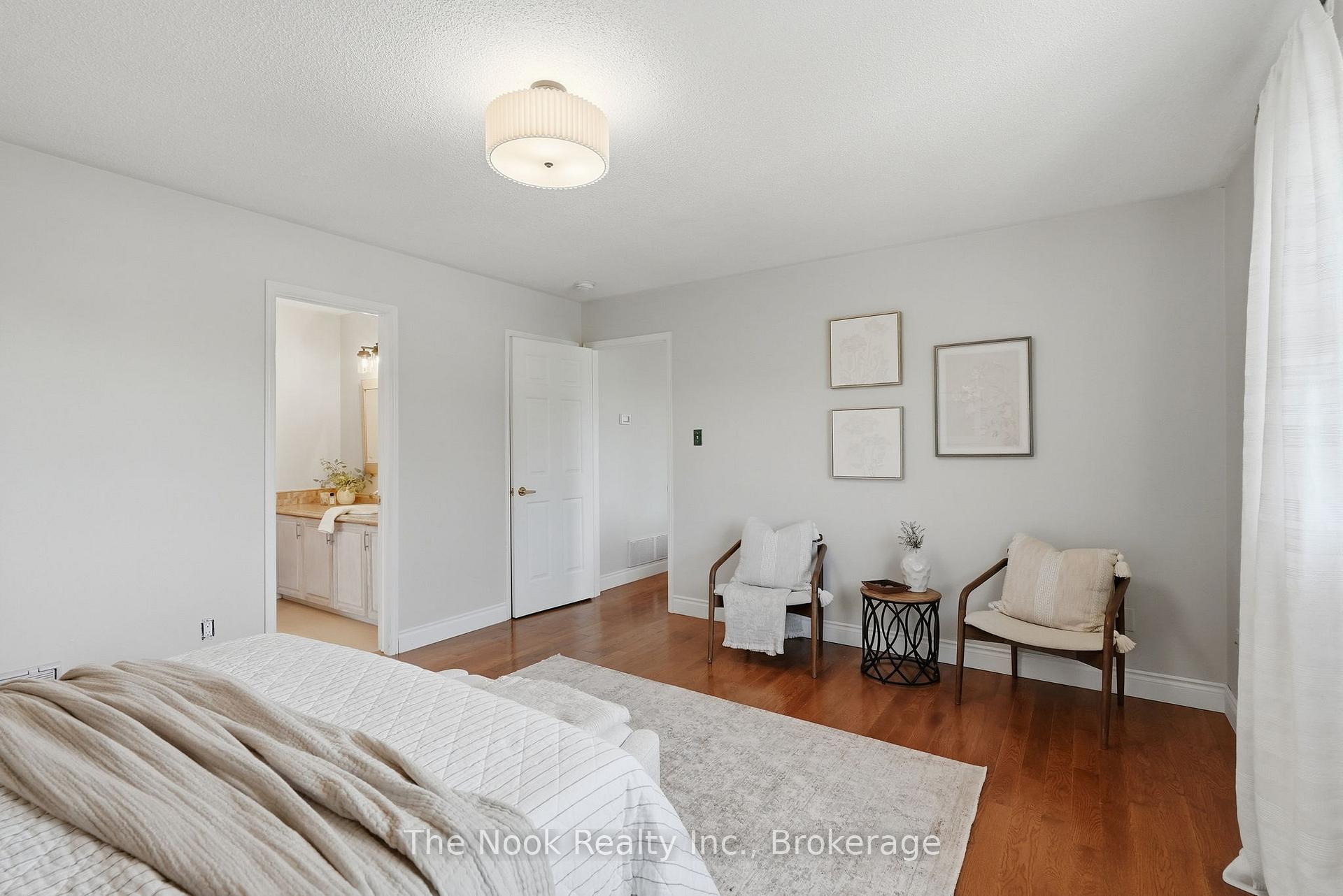 Photo 22 of 45 Bernick Crescent, Whitchurch-Stouffville, Stouffville — HOMEH
