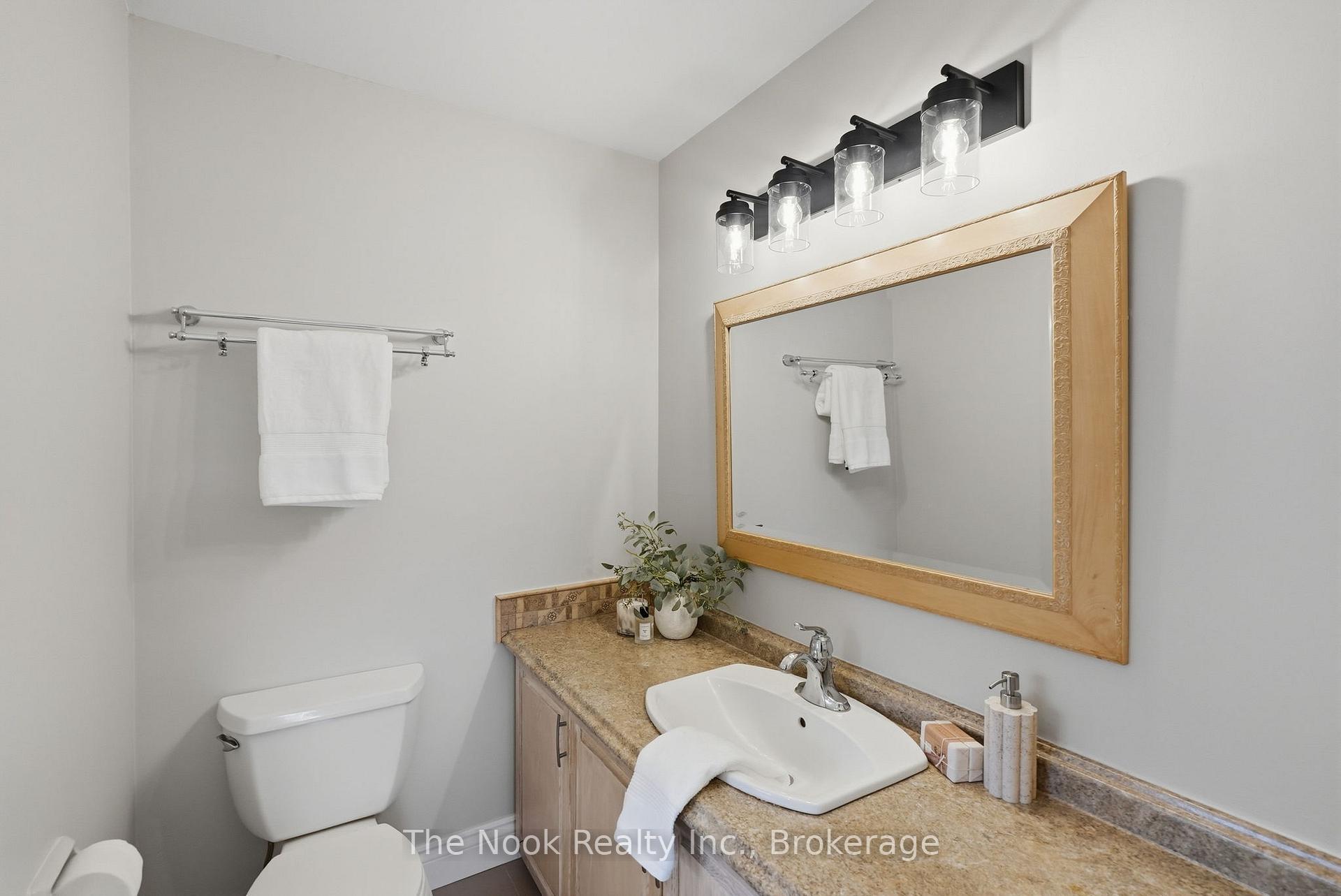 Photo 23 of 45 Bernick Crescent, Whitchurch-Stouffville, Stouffville — HOMEH