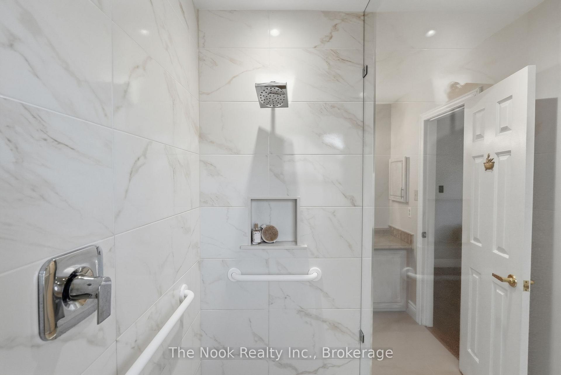 Photo 24 of 45 Bernick Crescent, Whitchurch-Stouffville, Stouffville — HOMEH