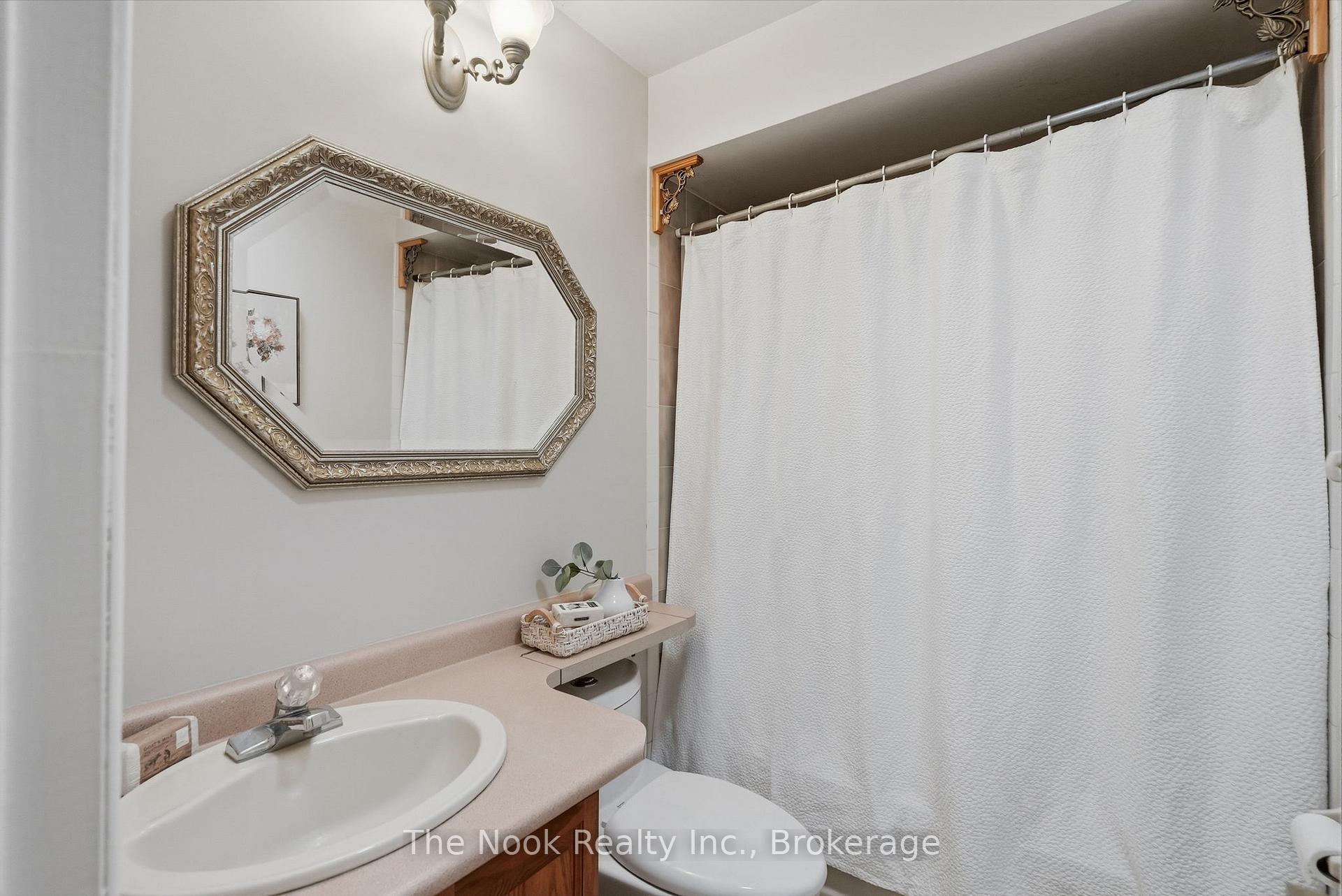 Photo 30 of 45 Bernick Crescent, Whitchurch-Stouffville, Stouffville — HOMEH
