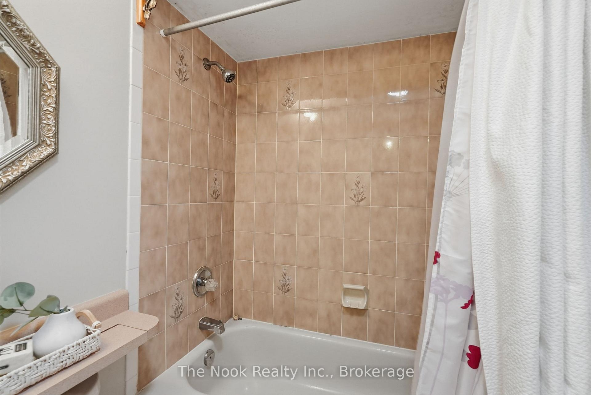 Photo 31 of 45 Bernick Crescent, Whitchurch-Stouffville, Stouffville — HOMEH