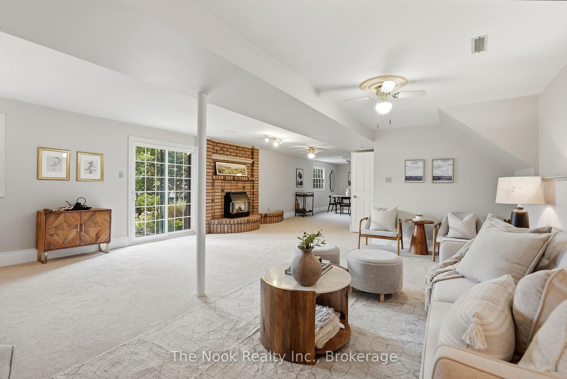 Photo 35 of 45 Bernick Crescent, Whitchurch-Stouffville, Stouffville — HOMEH