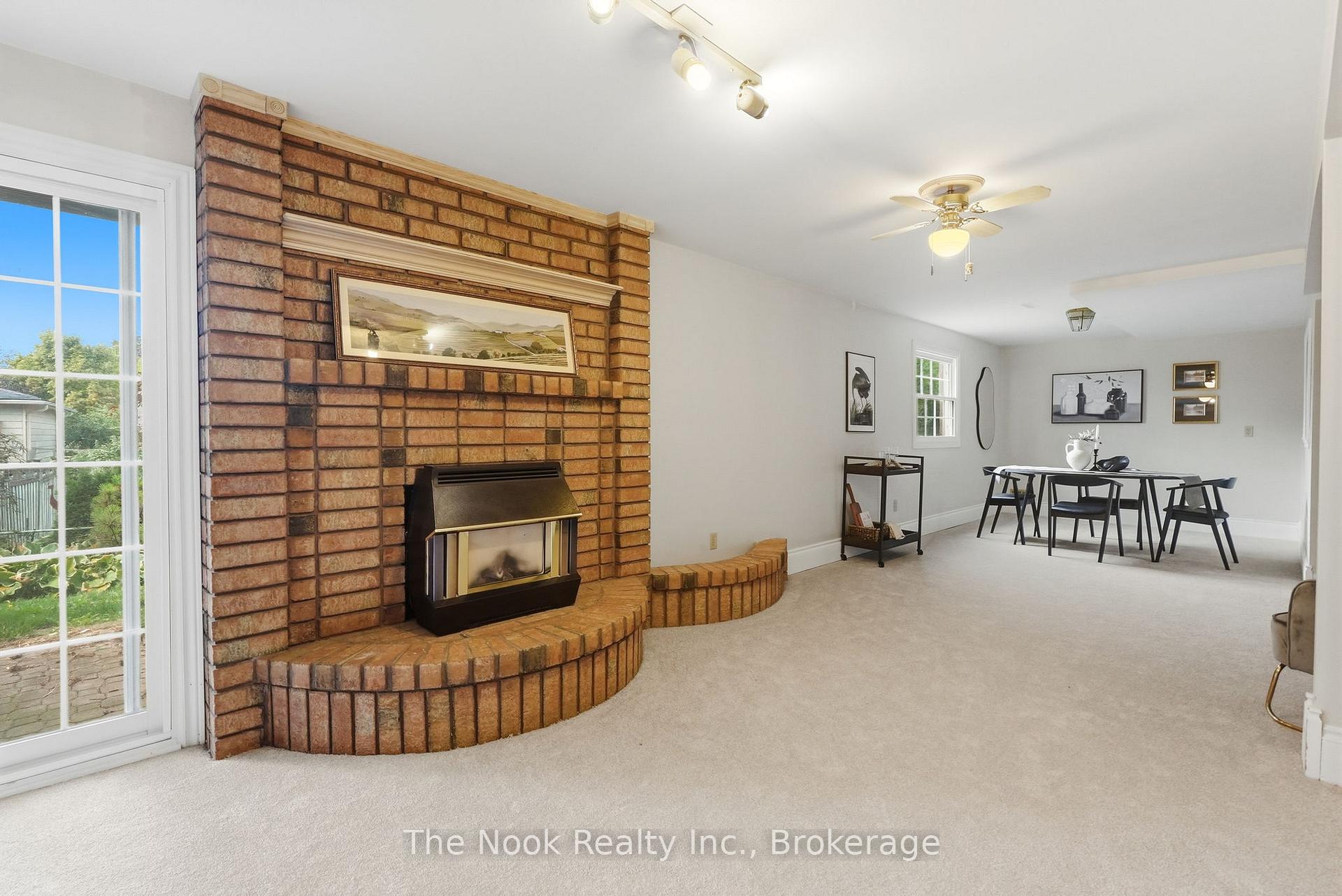Photo 38 of 45 Bernick Crescent, Whitchurch-Stouffville, Stouffville — HOMEH
