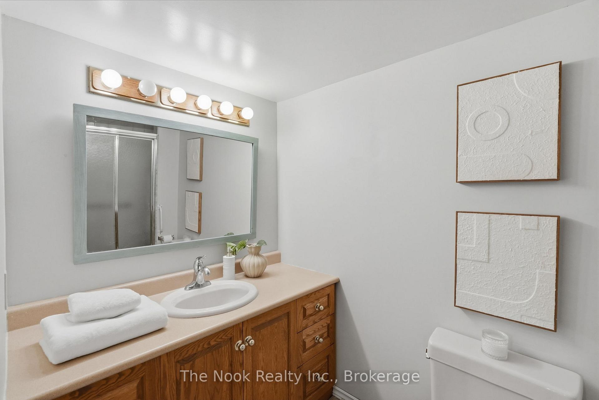 Photo 43 of 45 Bernick Crescent, Whitchurch-Stouffville, Stouffville — HOMEH