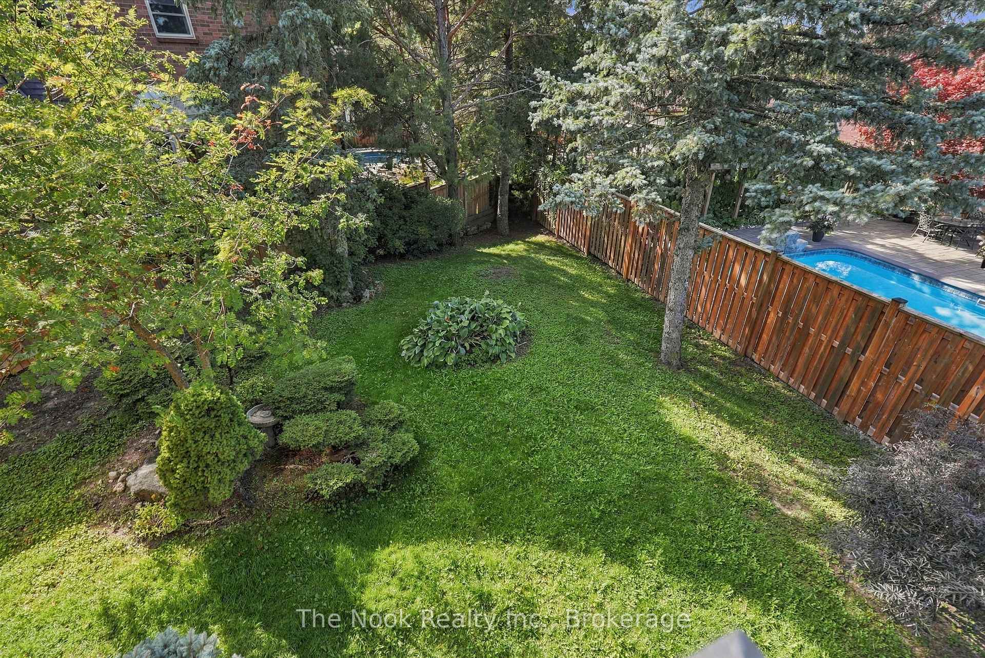 Photo 44 of 45 Bernick Crescent, Whitchurch-Stouffville, Stouffville — HOMEH