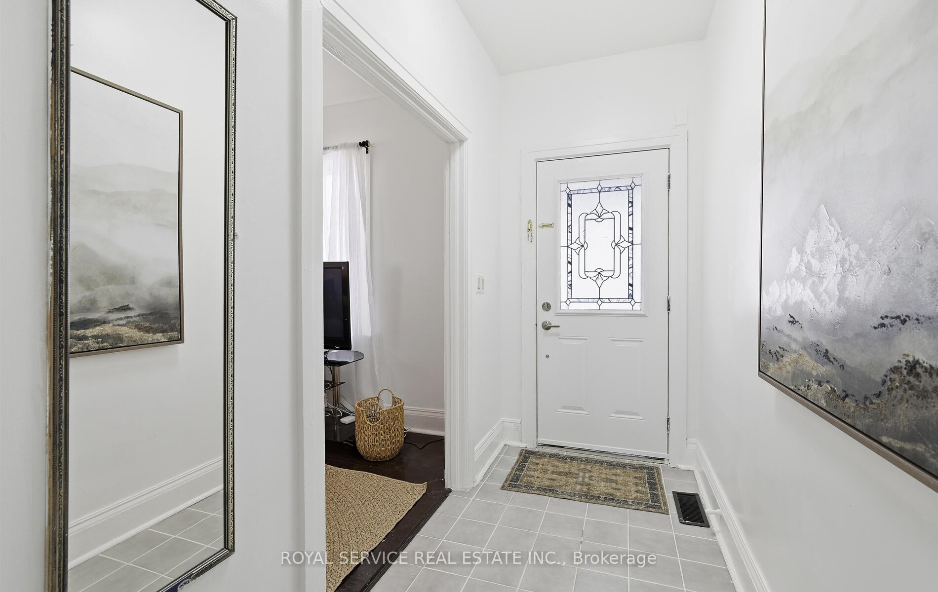 Photo 3 of 14 Liberty Place, Clarington, Bowmanville — HOMEH