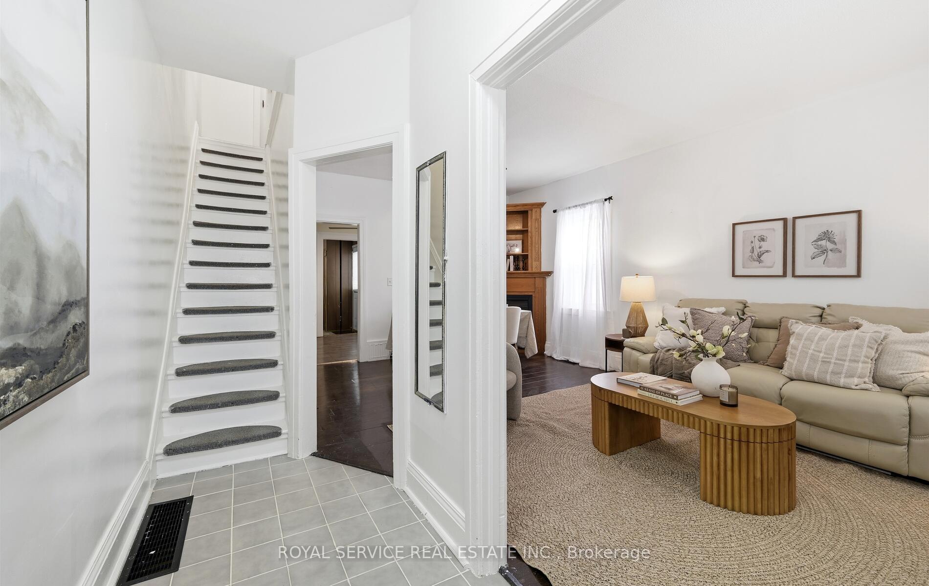Photo 4 of 14 Liberty Place, Clarington, Bowmanville — HOMEH
