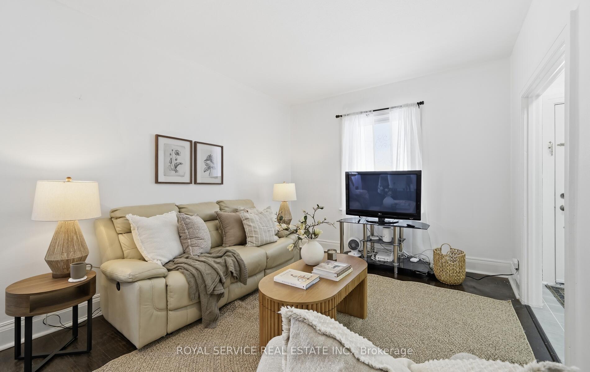 Photo 6 of 14 Liberty Place, Clarington, Bowmanville — HOMEH