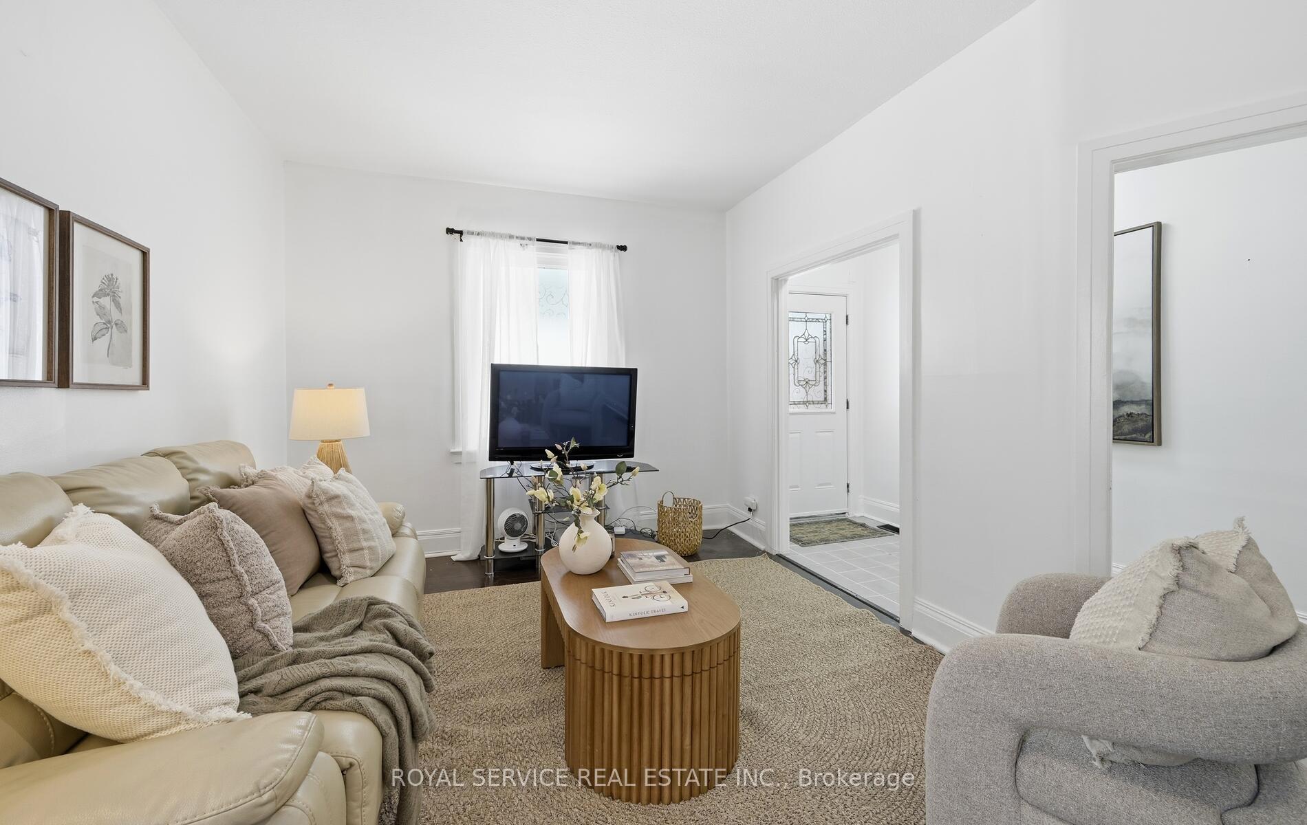 Photo 7 of 14 Liberty Place, Clarington, Bowmanville — HOMEH