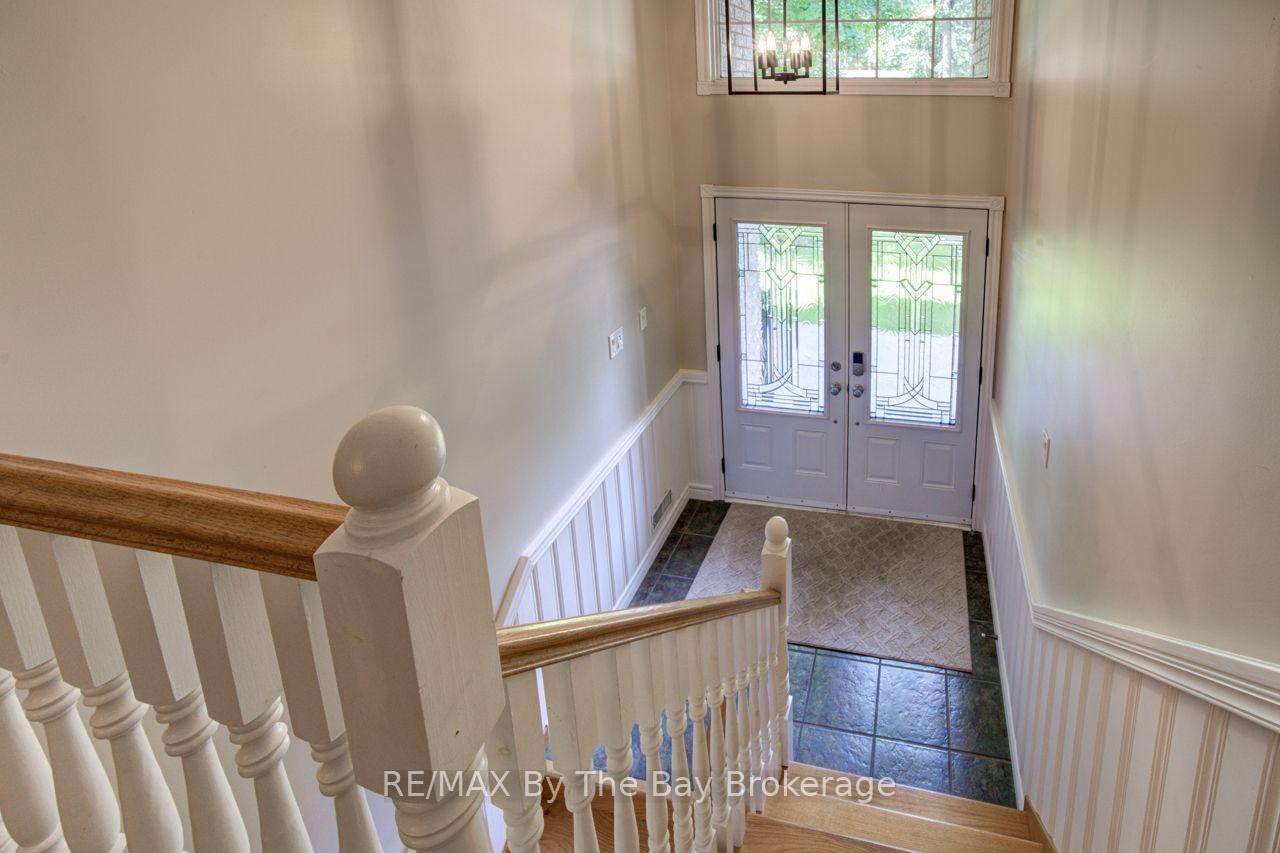 Photo 3 of 17 Downer Crescent, Wasaga Beach — HOMEH