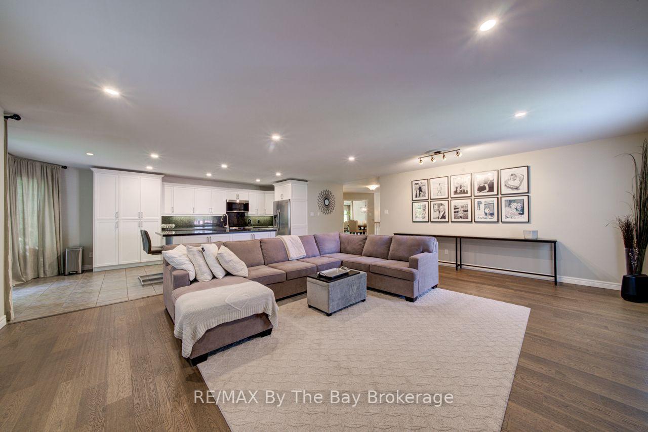 Photo 6 of 17 Downer Crescent, Wasaga Beach — HOMEH