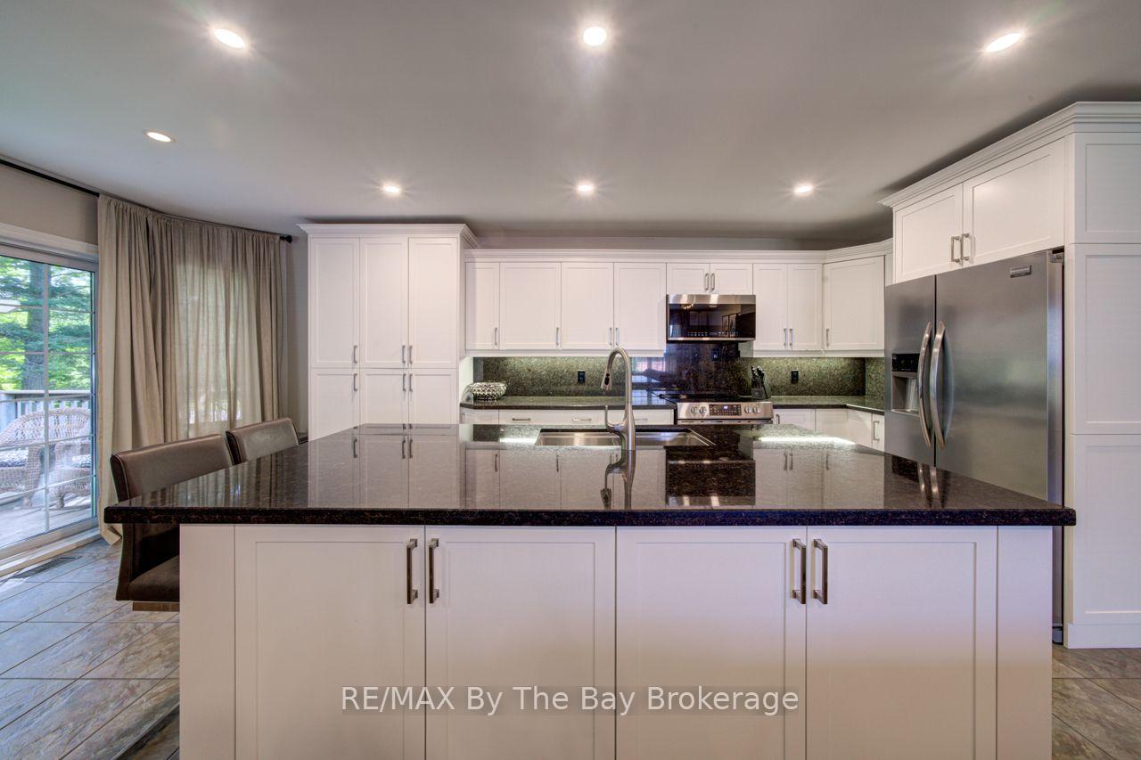 Photo 8 of 17 Downer Crescent, Wasaga Beach — HOMEH