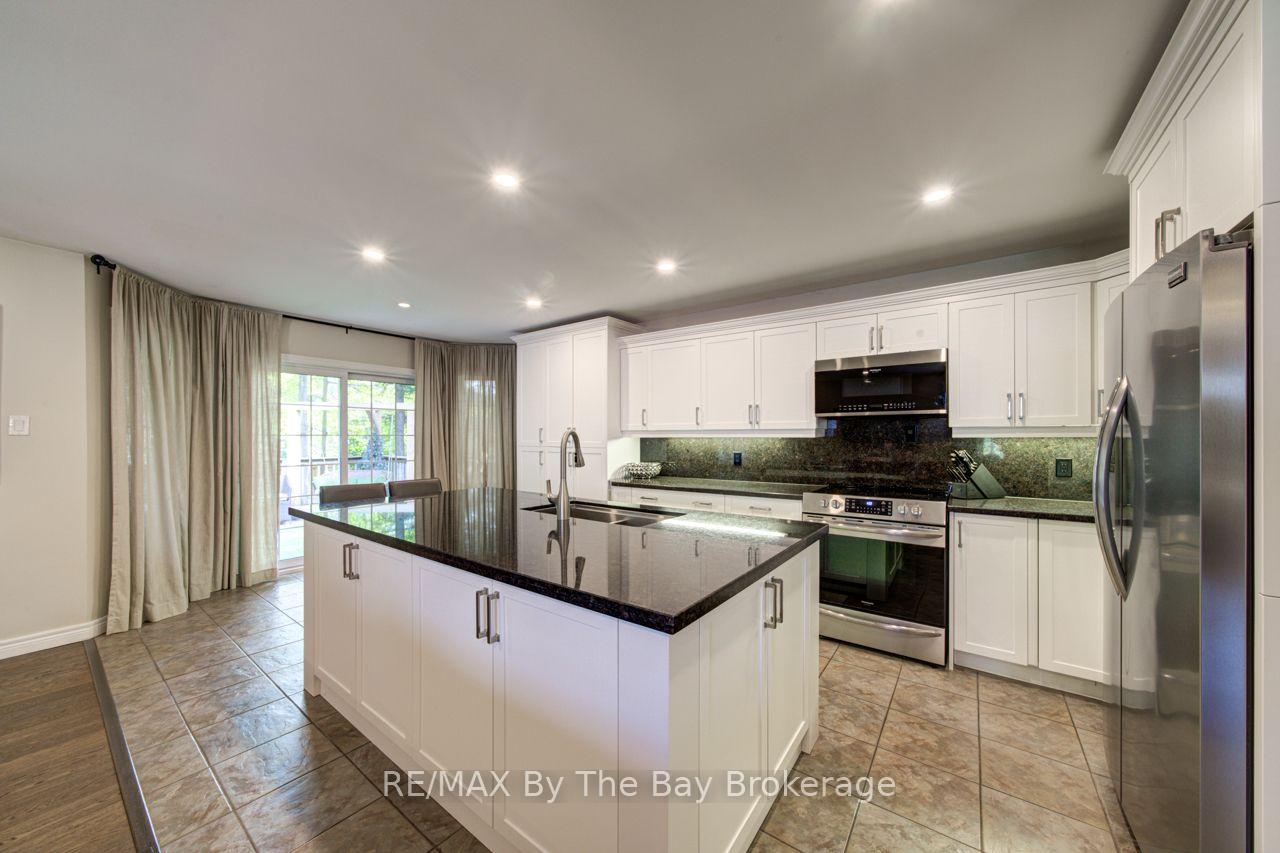 Photo 9 of 17 Downer Crescent, Wasaga Beach — HOMEH