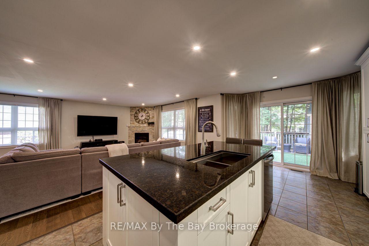 Photo 10 of 17 Downer Crescent, Wasaga Beach — HOMEH
