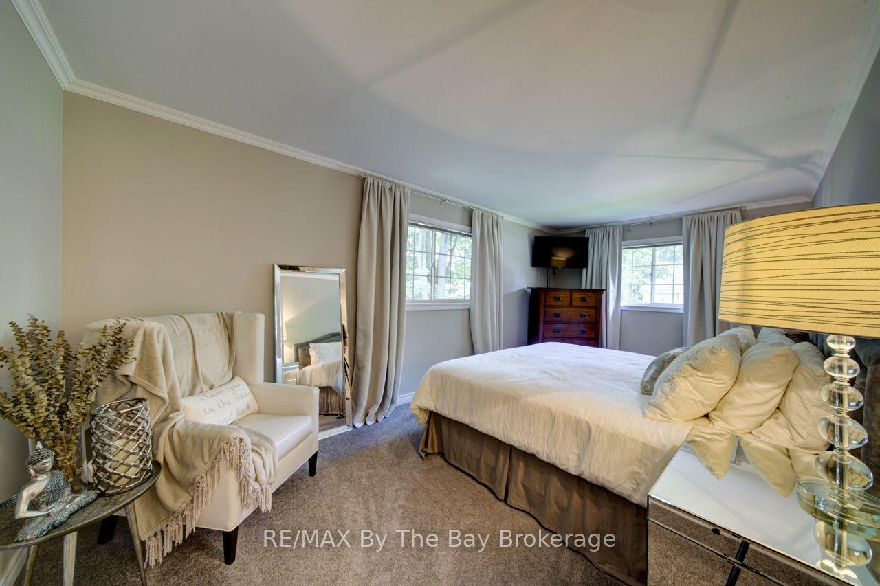 Photo 13 of 17 Downer Crescent, Wasaga Beach — HOMEH