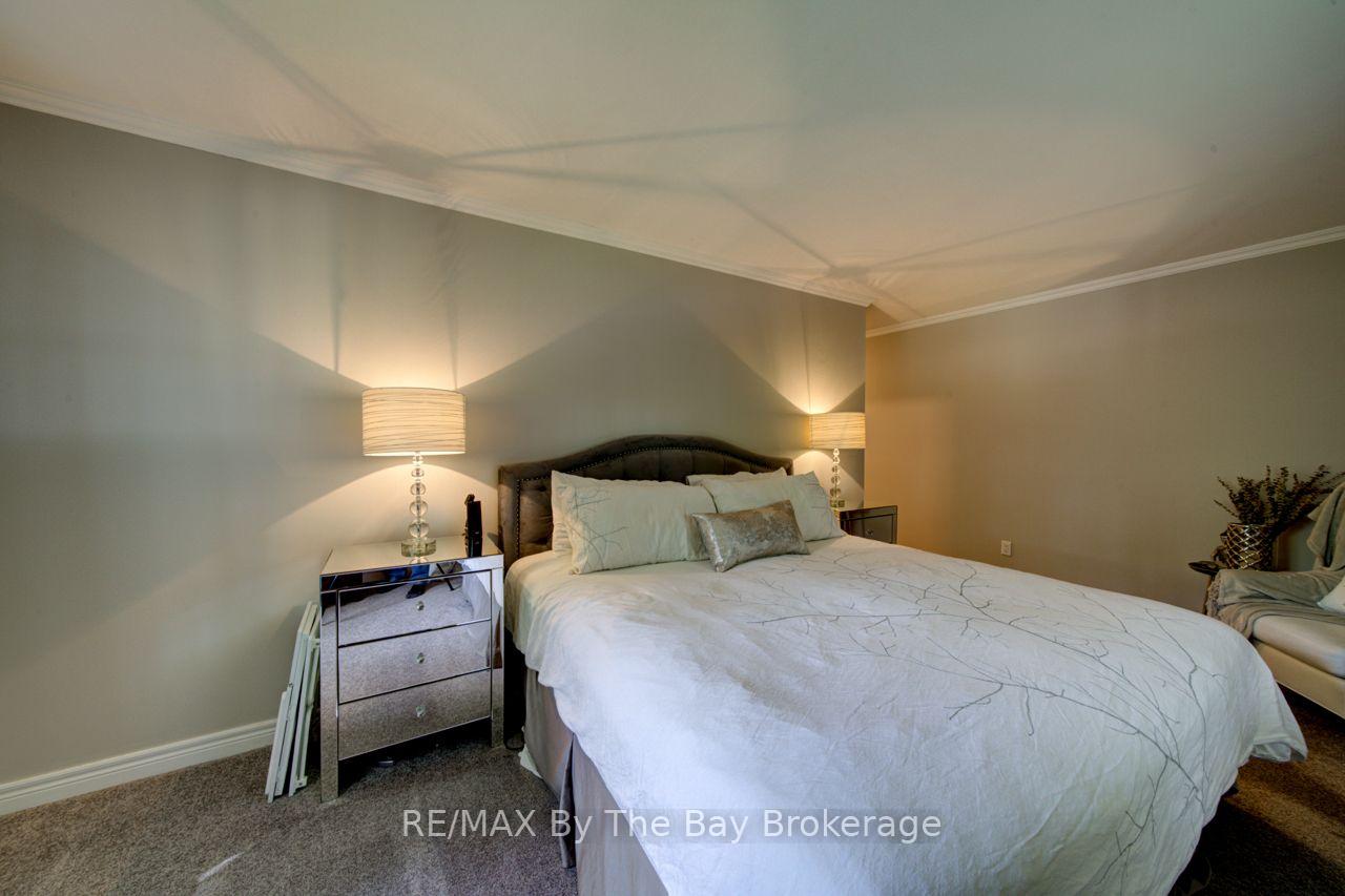 Photo 15 of 17 Downer Crescent, Wasaga Beach — HOMEH