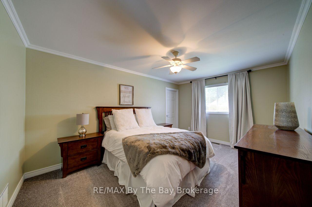 Photo 18 of 17 Downer Crescent, Wasaga Beach — HOMEH