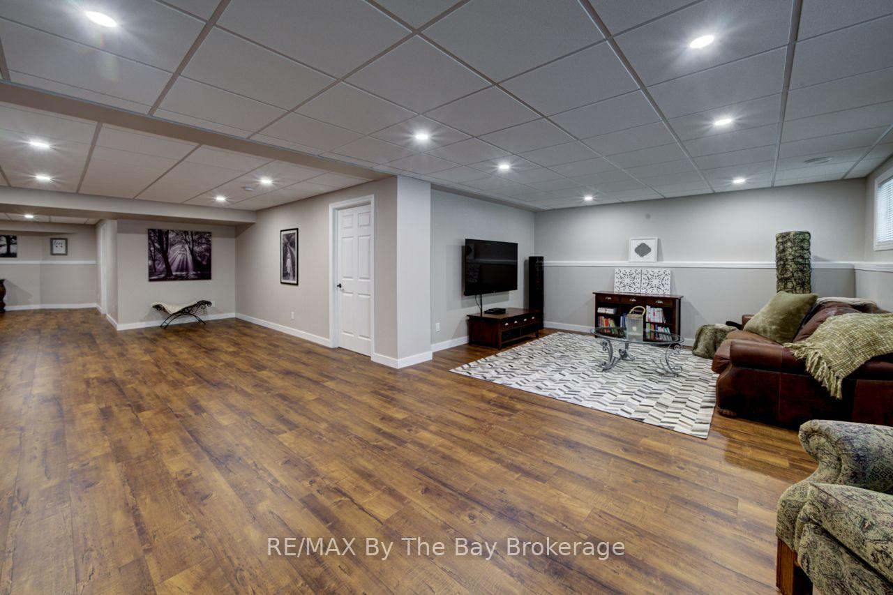 Photo 26 of 17 Downer Crescent, Wasaga Beach — HOMEH