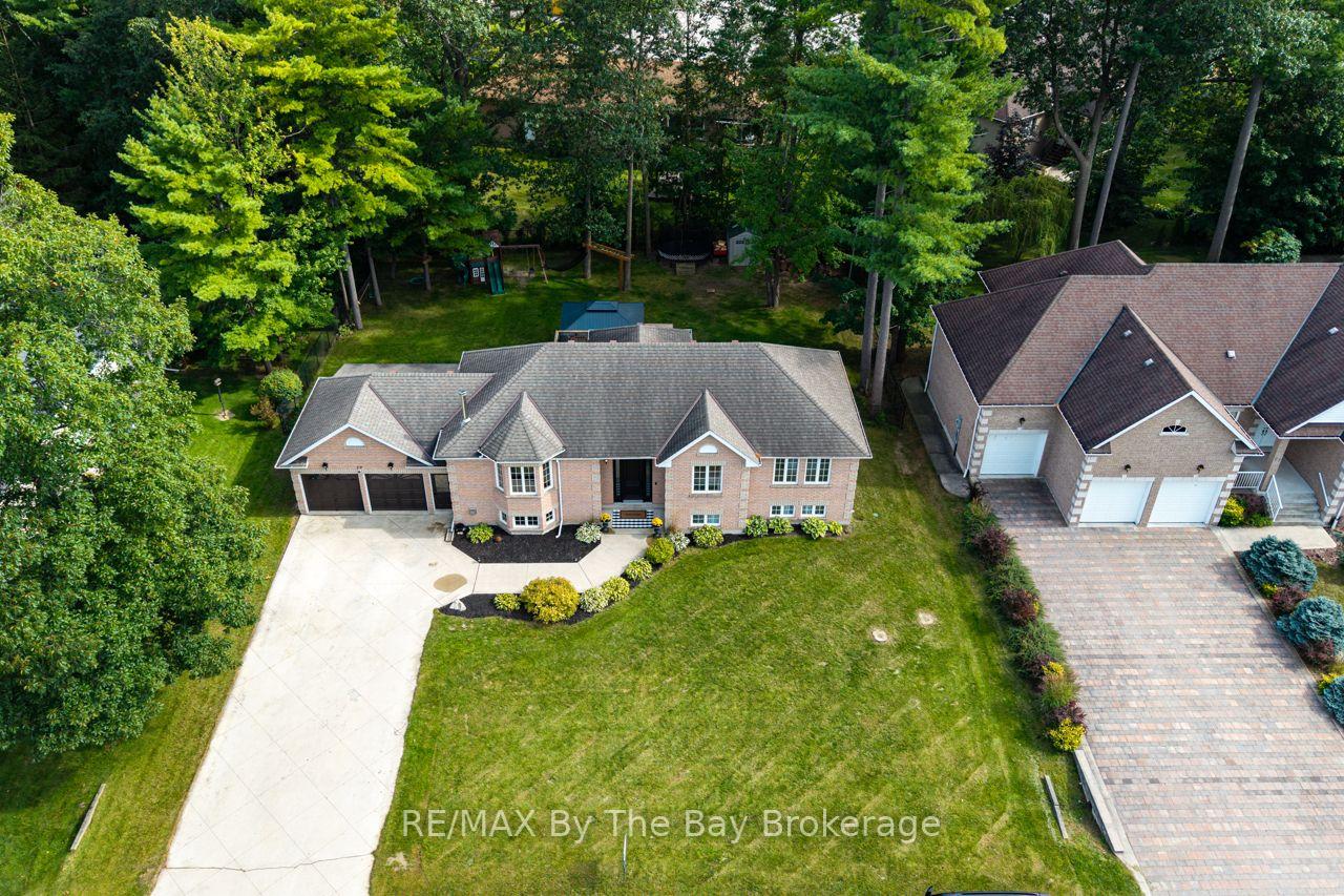 Photo 2 of 29 Downer Crescent, Wasaga Beach — HOMEH