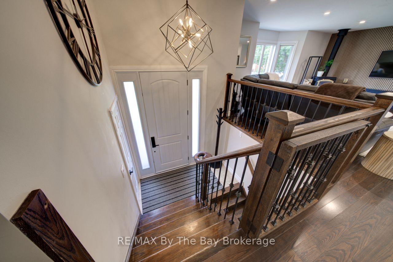 Photo 4 of 29 Downer Crescent, Wasaga Beach — HOMEH