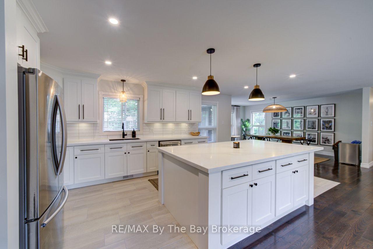 Photo 6 of 29 Downer Crescent, Wasaga Beach — HOMEH