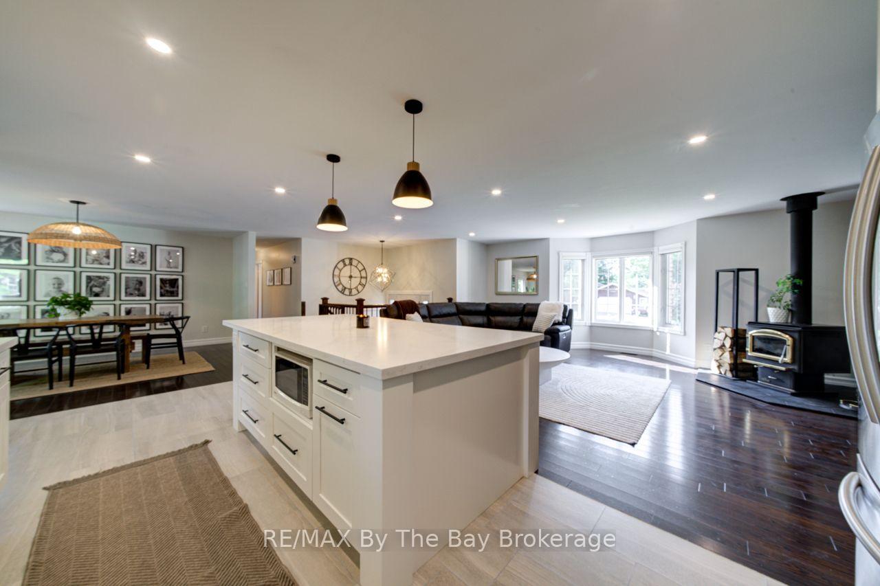 Photo 8 of 29 Downer Crescent, Wasaga Beach — HOMEH