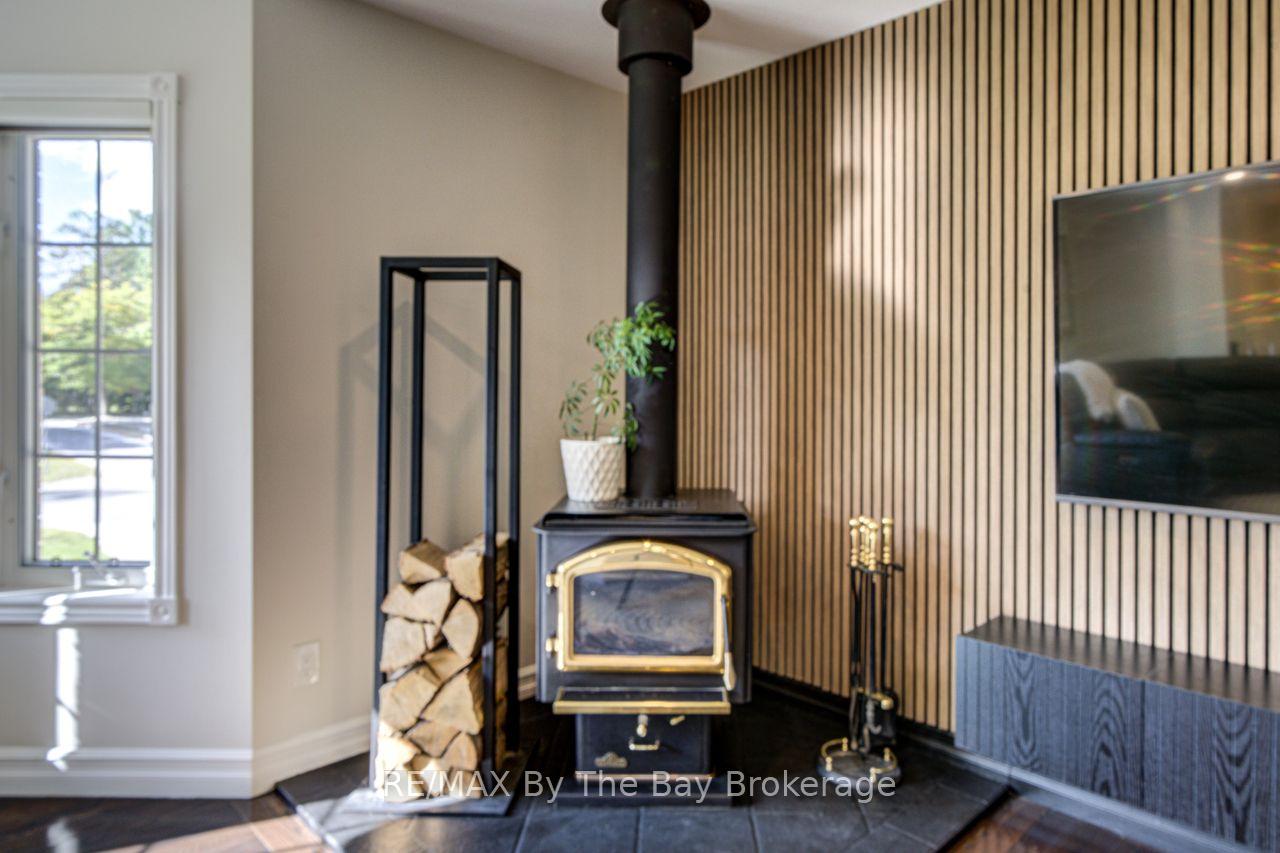 Photo 11 of 29 Downer Crescent, Wasaga Beach — HOMEH