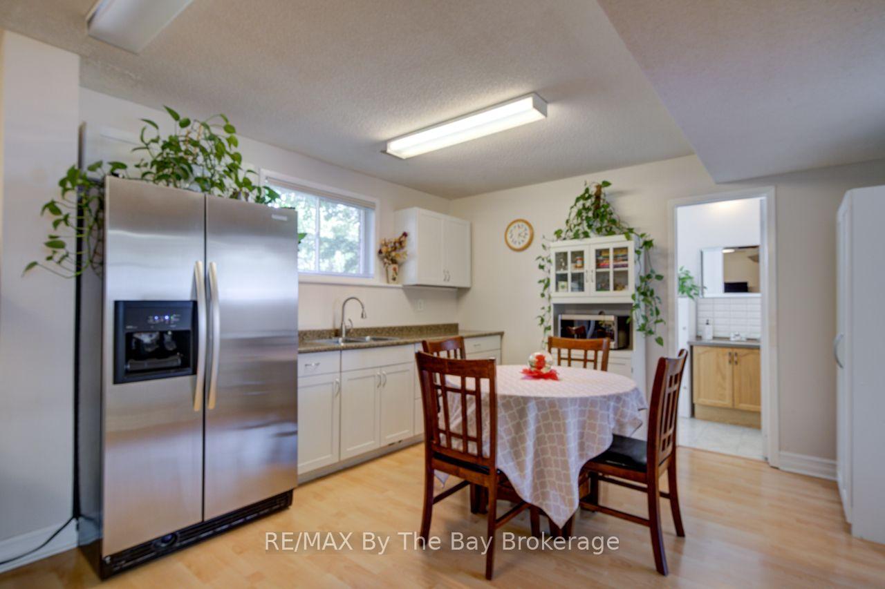 Photo 21 of 29 Downer Crescent, Wasaga Beach — HOMEH