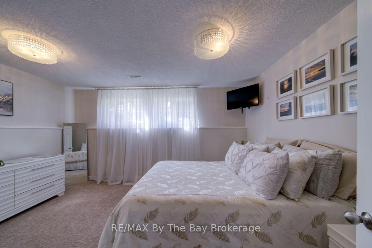 Photo 23 of 29 Downer Crescent, Wasaga Beach — HOMEH