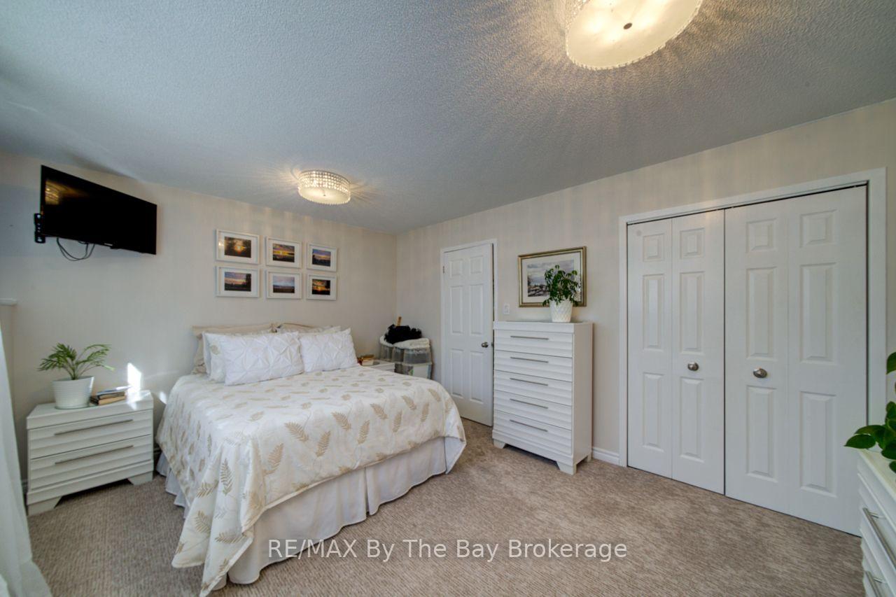 Photo 24 of 29 Downer Crescent, Wasaga Beach — HOMEH