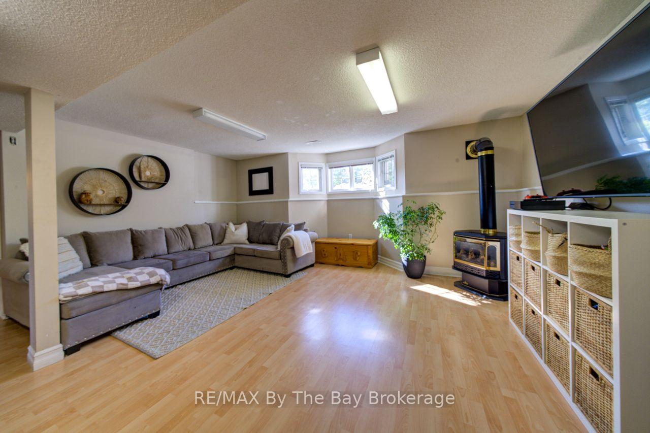 Photo 28 of 29 Downer Crescent, Wasaga Beach — HOMEH