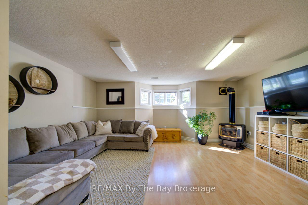 Photo 29 of 29 Downer Crescent, Wasaga Beach — HOMEH