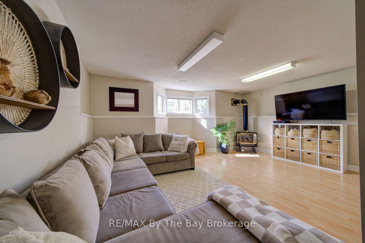 Photo 30 of 29 Downer Crescent, Wasaga Beach — HOMEH
