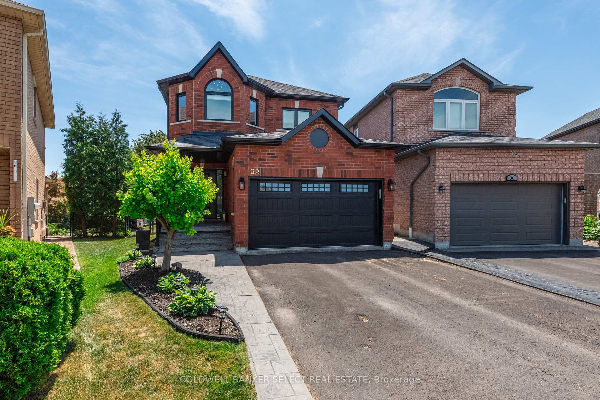 Photo 2 of 32 Coolspring Crescent, Caledon, Bolton East — HOMEH