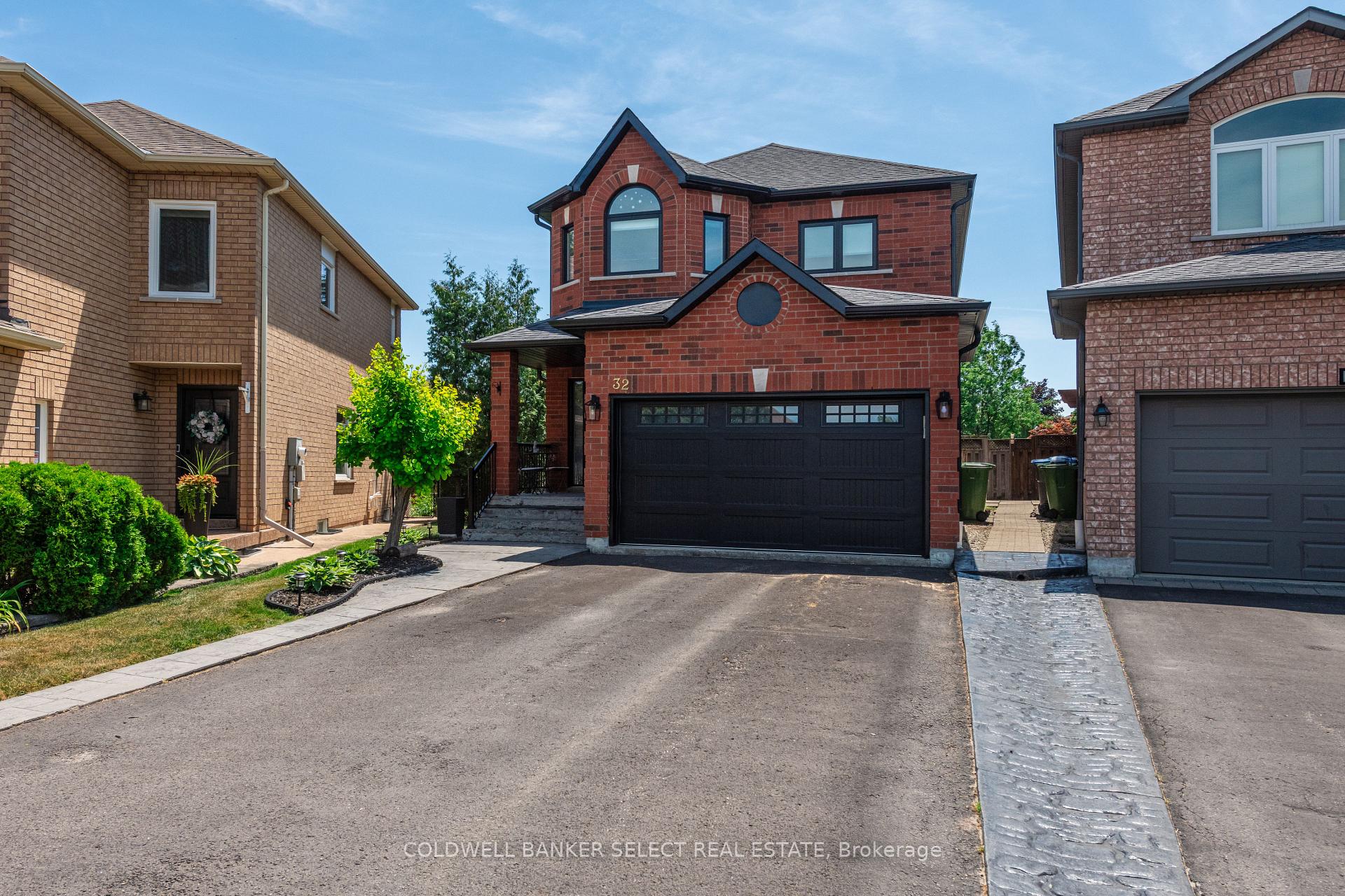 Photo 3 of 32 Coolspring Crescent, Caledon, Bolton East — HOMEH