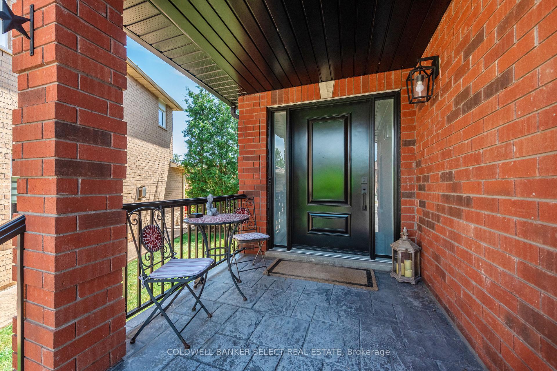 Photo 4 of 32 Coolspring Crescent, Caledon, Bolton East — HOMEH