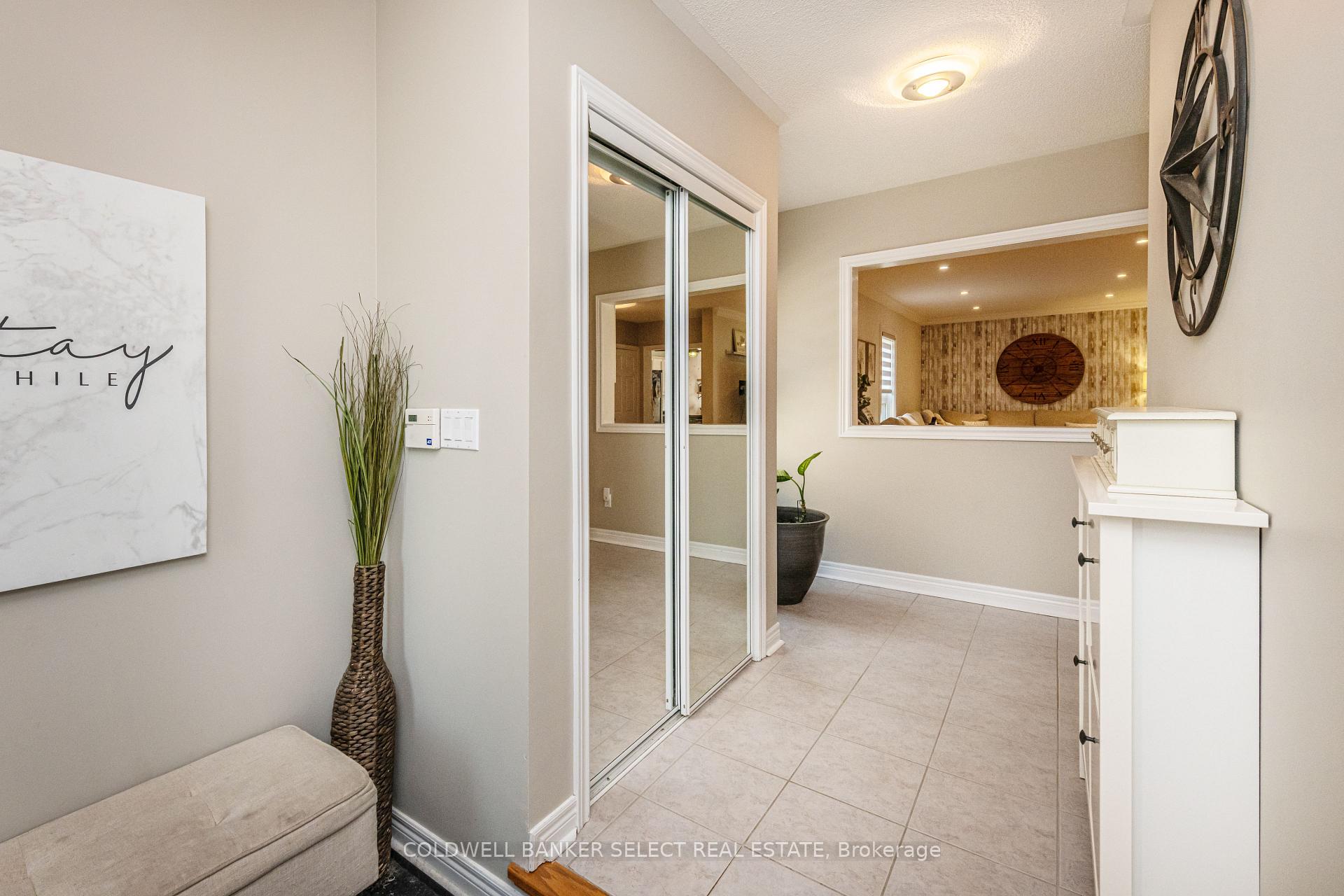 Photo 6 of 32 Coolspring Crescent, Caledon, Bolton East — HOMEH