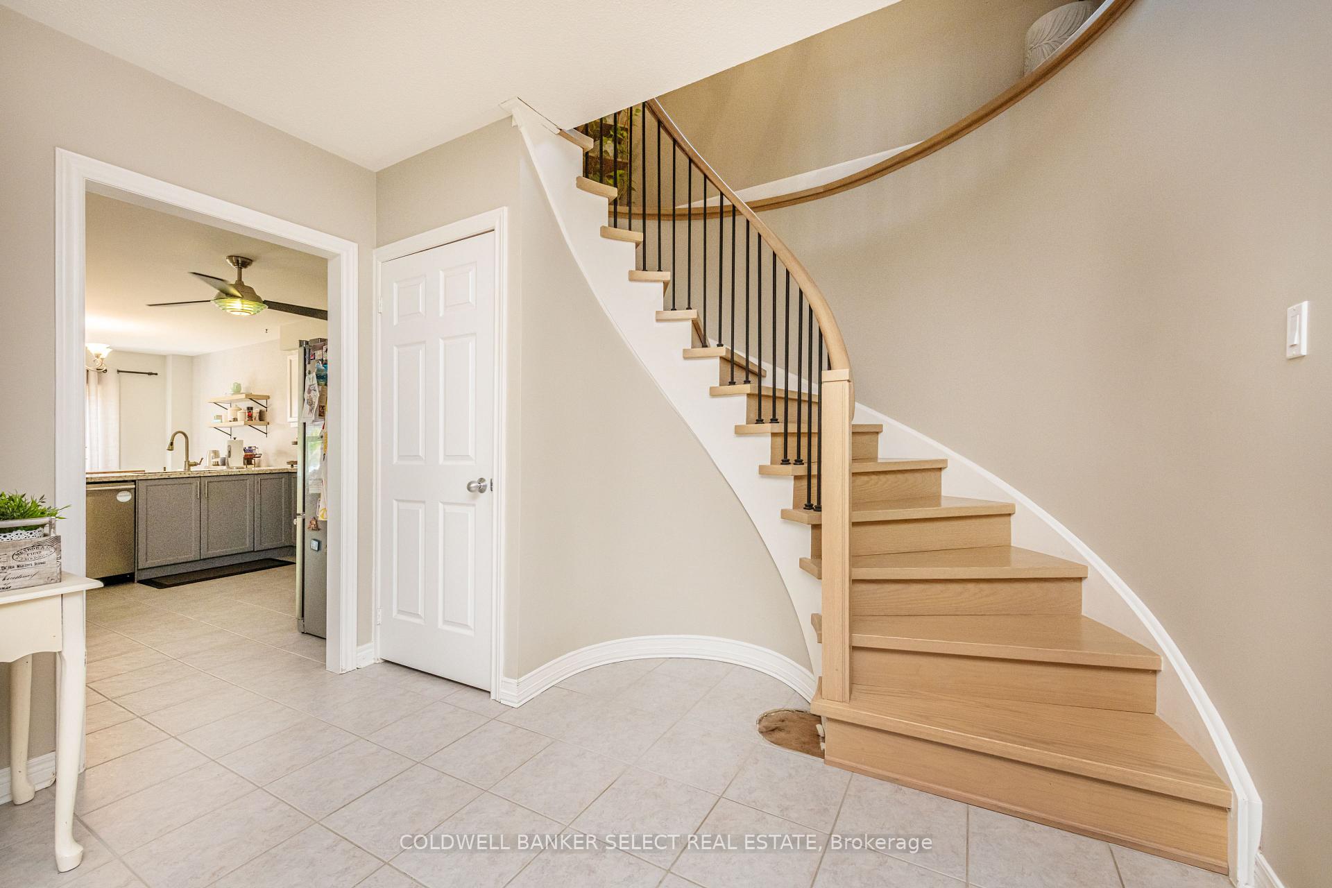 Photo 7 of 32 Coolspring Crescent, Caledon, Bolton East — HOMEH