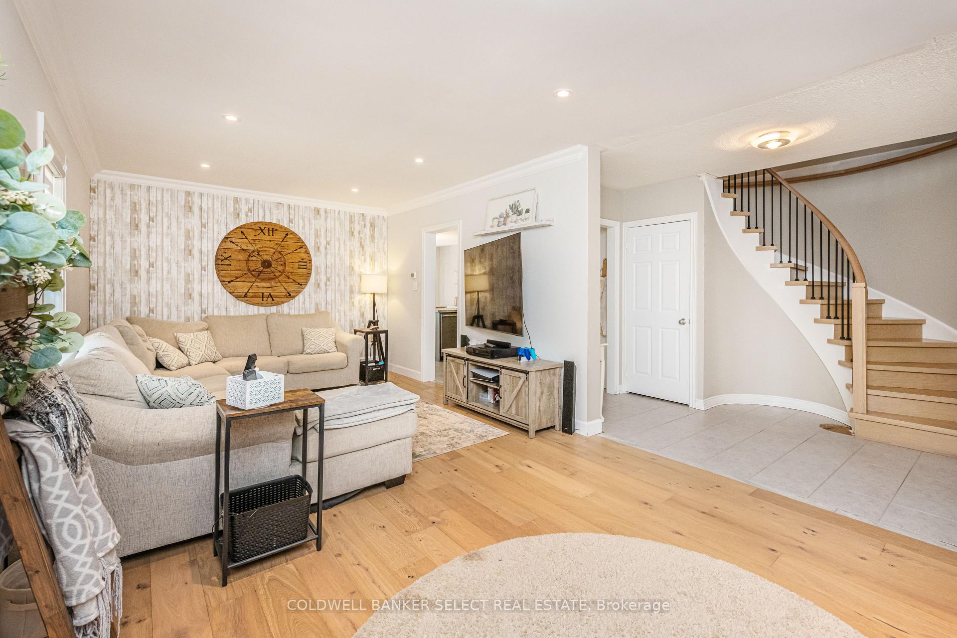 Photo 9 of 32 Coolspring Crescent, Caledon, Bolton East — HOMEH