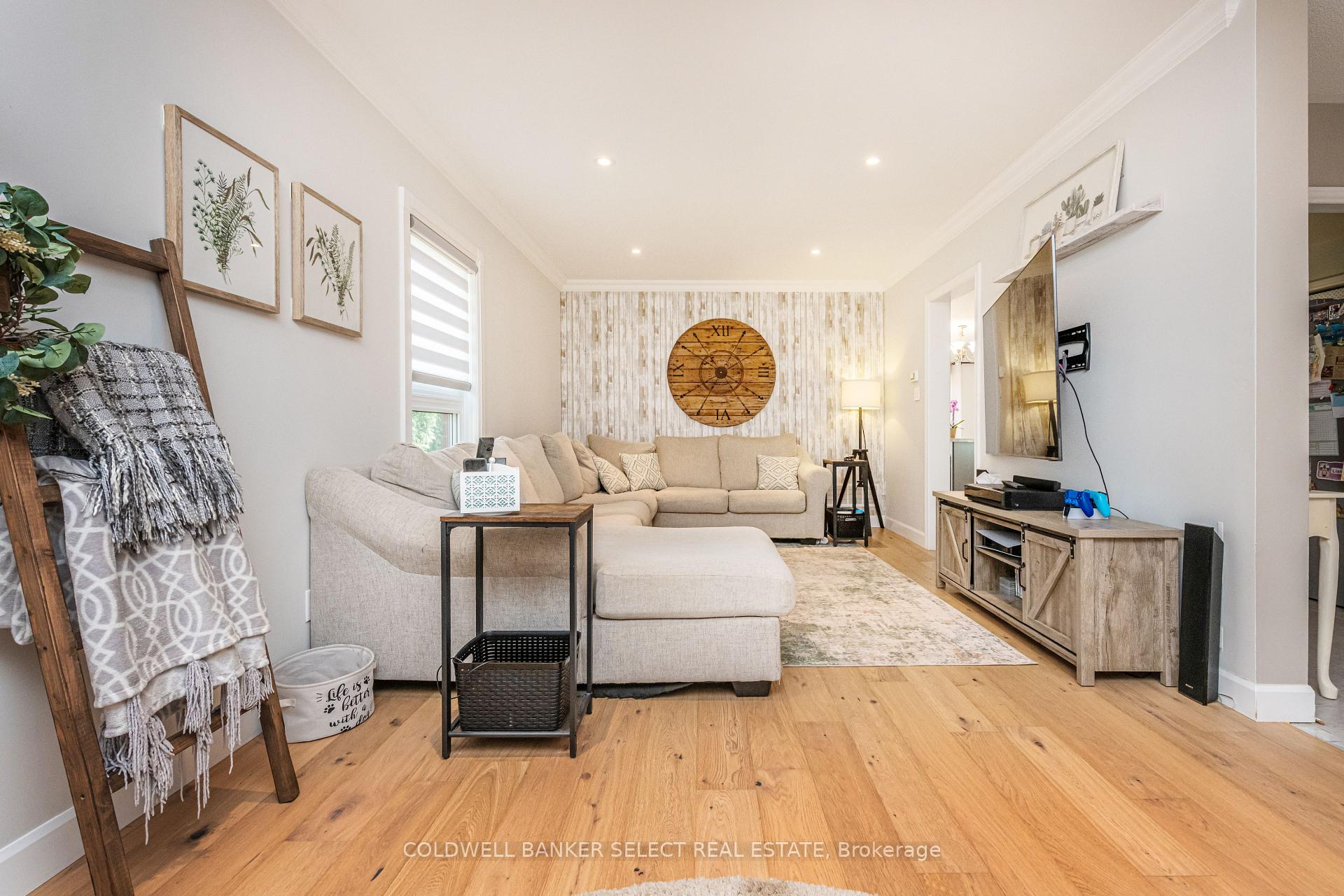 Photo 10 of 32 Coolspring Crescent, Caledon, Bolton East — HOMEH