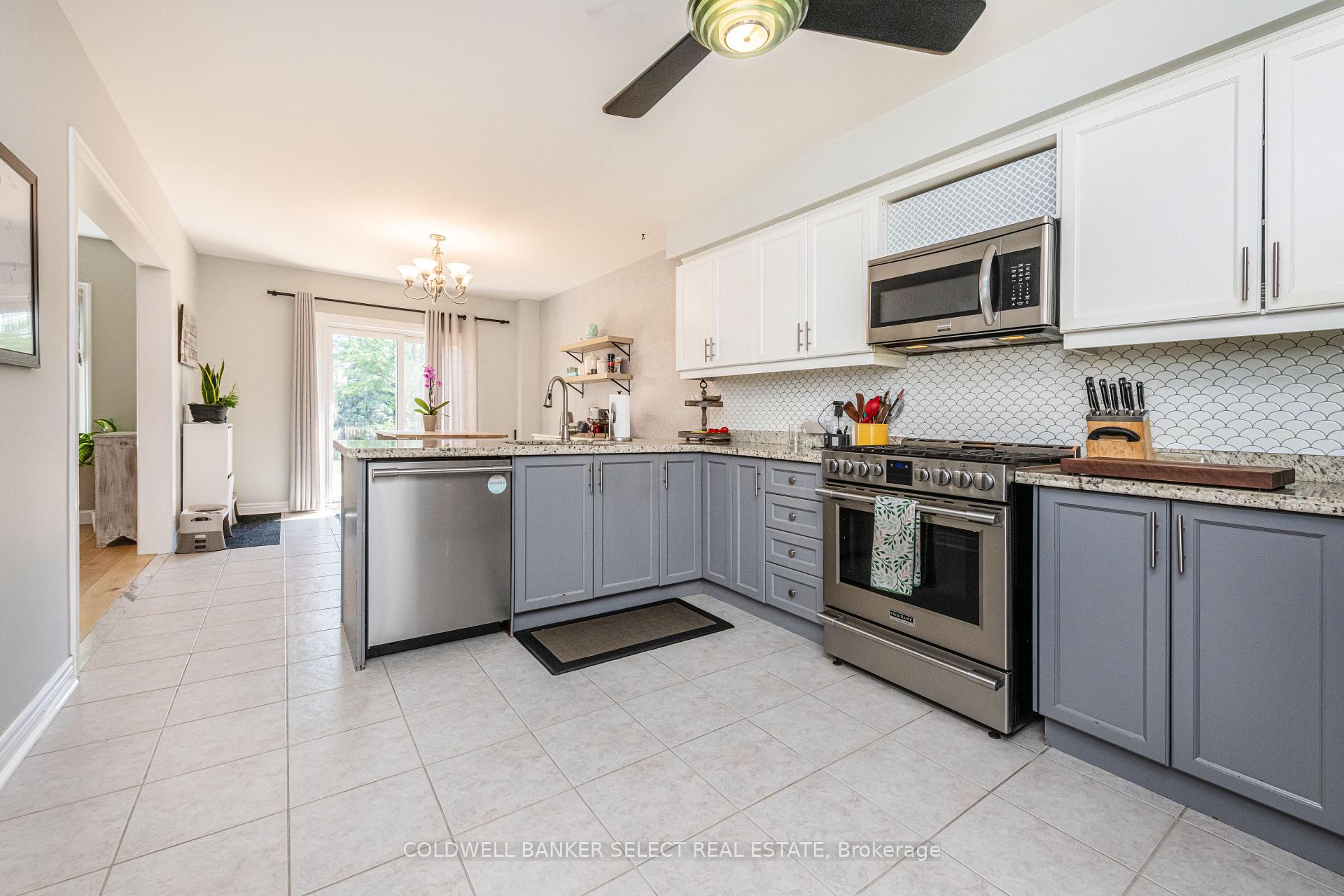 Photo 12 of 32 Coolspring Crescent, Caledon, Bolton East — HOMEH