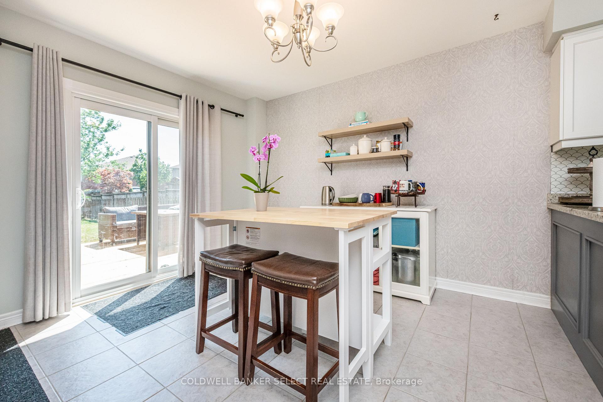 Photo 14 of 32 Coolspring Crescent, Caledon, Bolton East — HOMEH