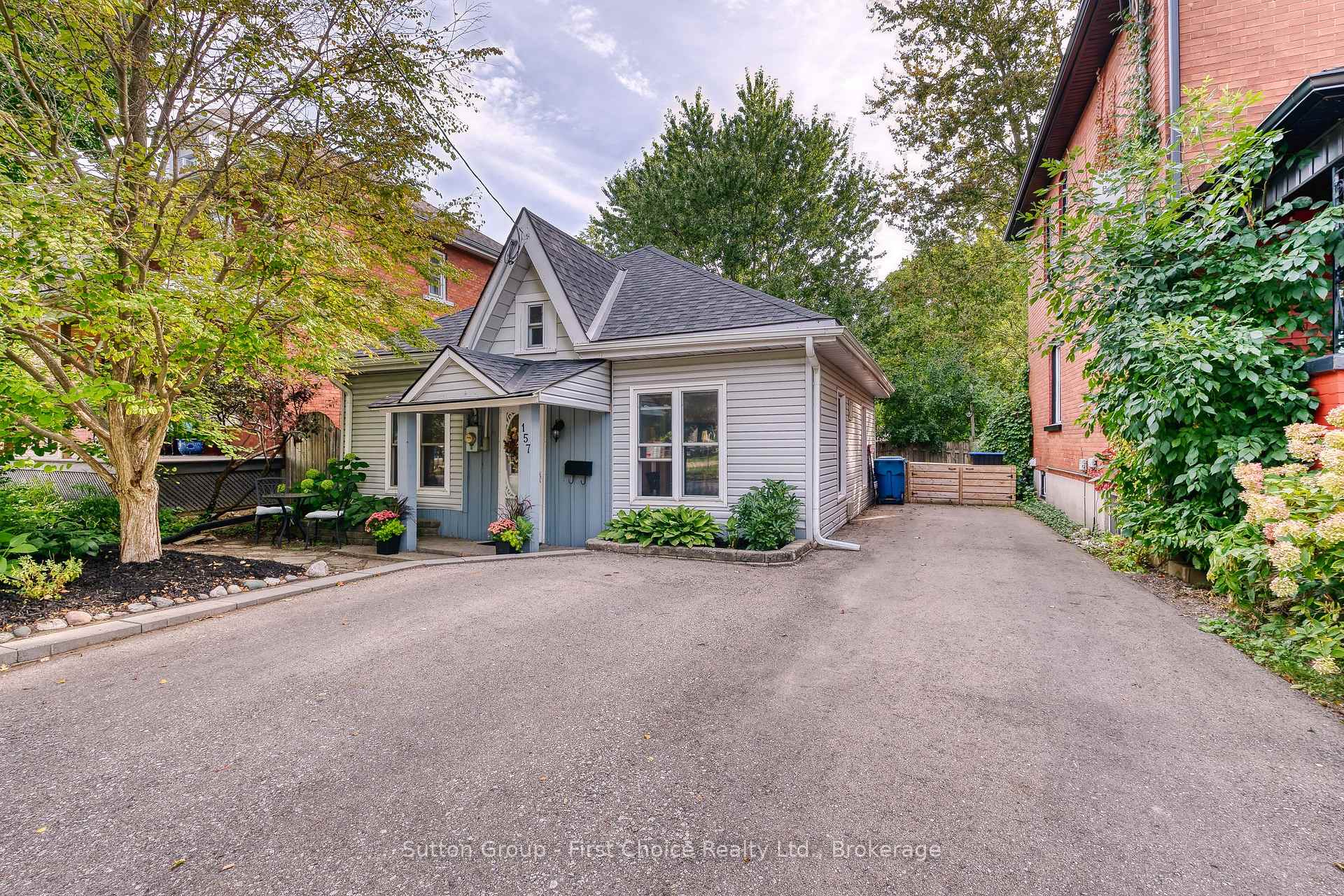 Photo 3 of 157 Front Street S, Stratford — HOMEH