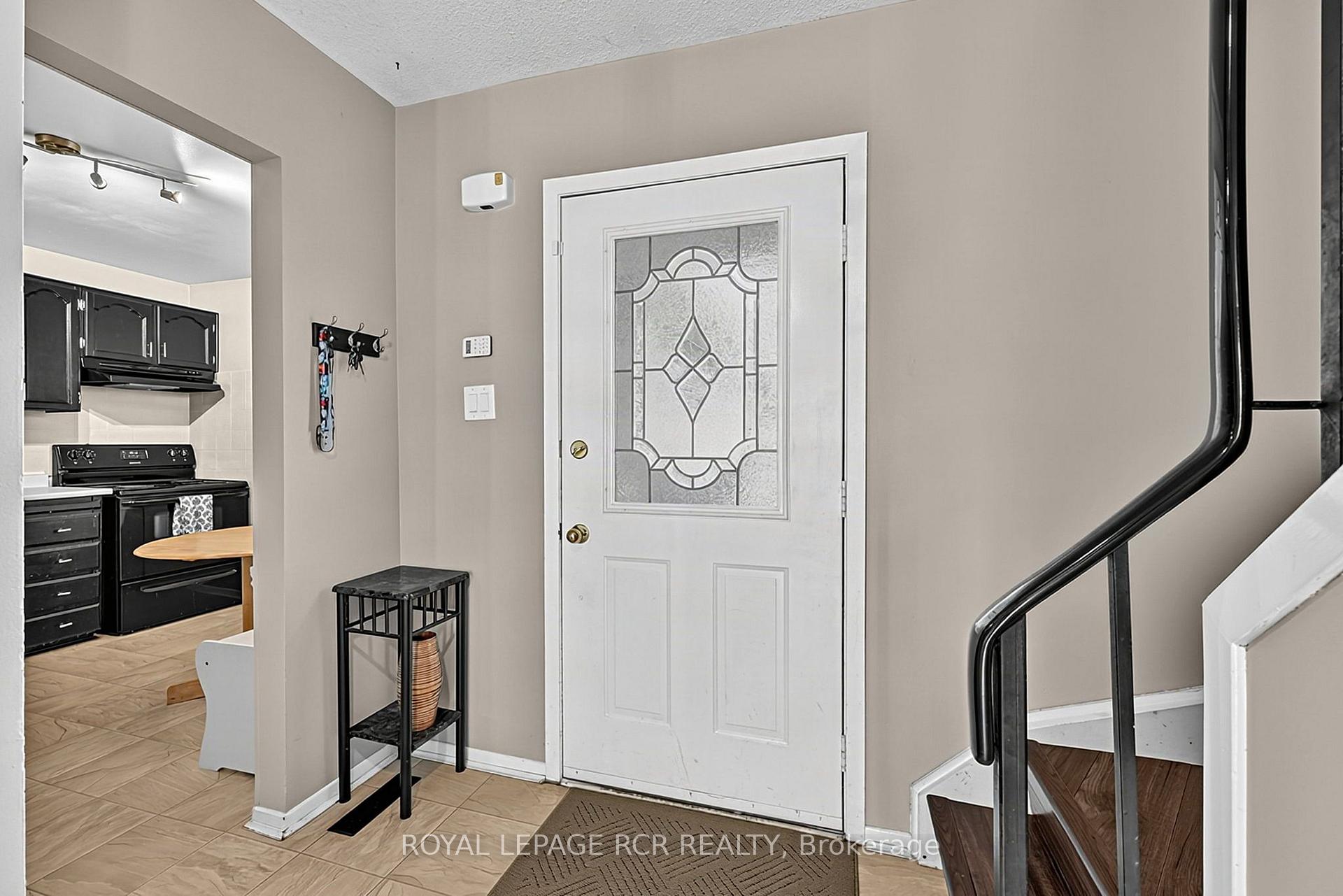 Photo 3 of 88 Red River Crescent, Scarborough, Rouge — HOMEH